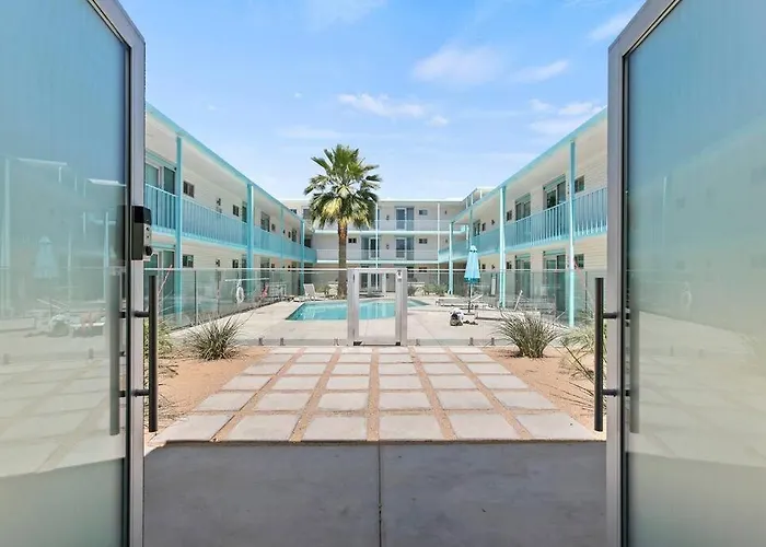 Funky Pool Side In Dtphx Apartment *
